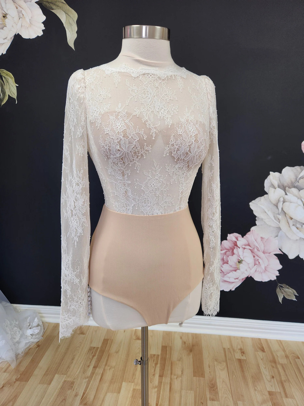 Full Lace Long Sleeve Bodysuit Sz 6 Ivory